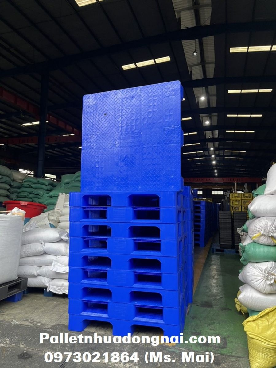 Pallet nhựa Bình Phước hỗ trợ giao hàng tận nơi