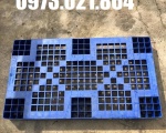 Pallet nhựa lót sàn