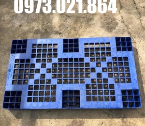 Pallet nhựa lót sàn