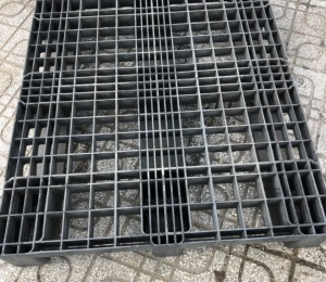 Pallet nhựa cũ kt 800x1200x150mm màu đen